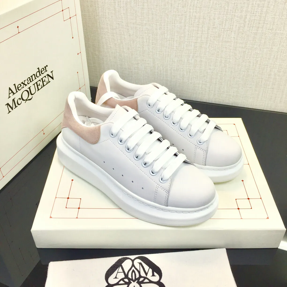 👟👟Ex-factory price 480👟👟 The latest upgraded version in 2022. The material is made of silk matte cowhide with sheepskin lining